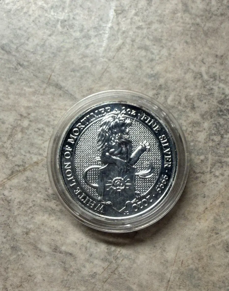 Stříbrná mince 2 Oz The White Lion of Mortimer 2020 (The Que