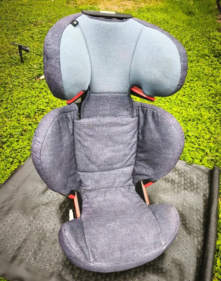 Autosedačku Maxi Cosi 15-36 kg
