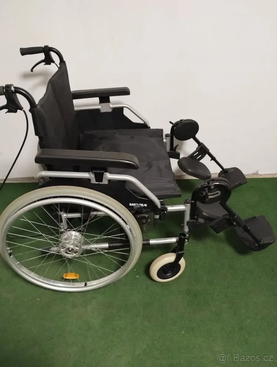 Mechanický skládací invalidní vozík MEYRA XXXL