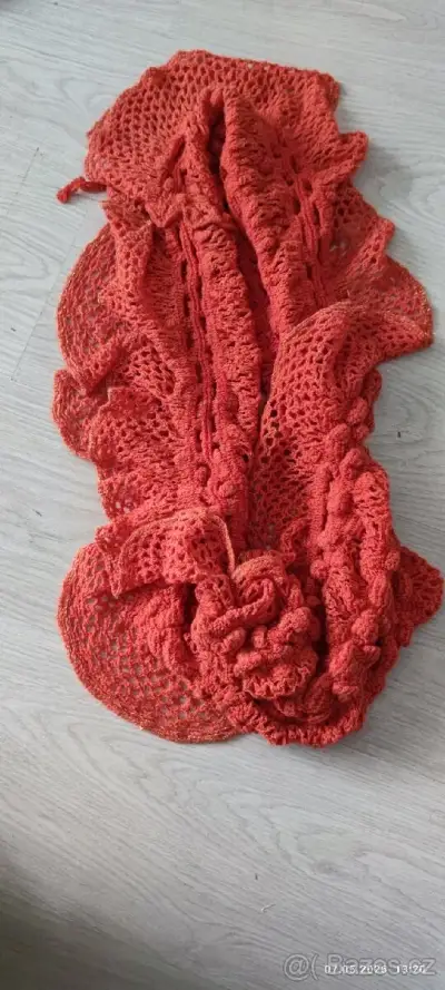 Háčkovaná / pletená šála – lehká ozdobná