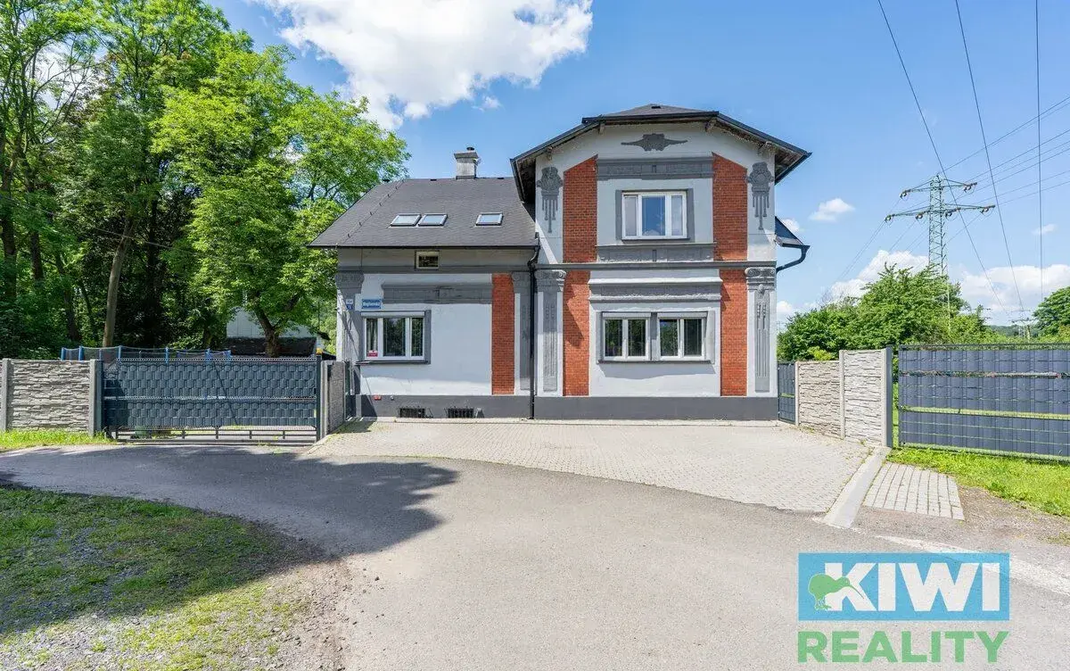 Prodej, prvorepubliková vila s pozemkem 2 600 m², Ostrava, u