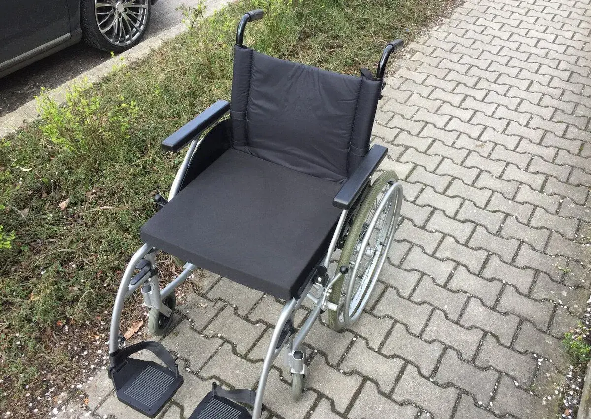 Mechanický invalidní vozík