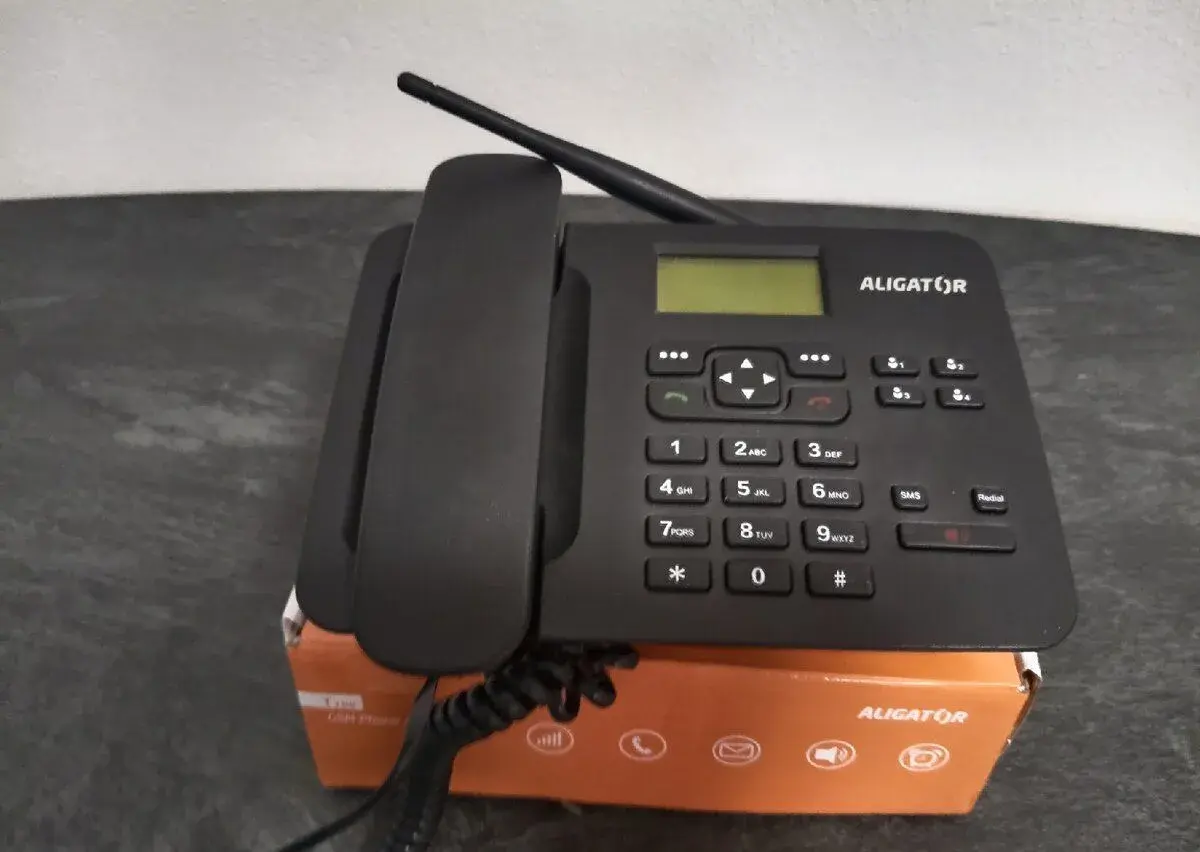 Stolní telefon na SIM