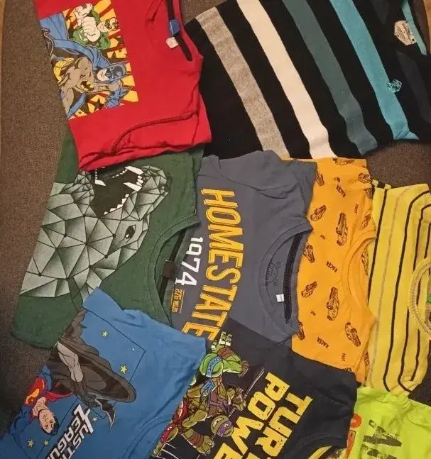 Obleceni 122/128 cena za vse