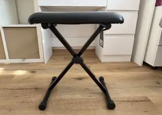 Klavírní ocelová stolička Stagg