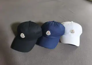 Moncler Kšiltovka 3ks