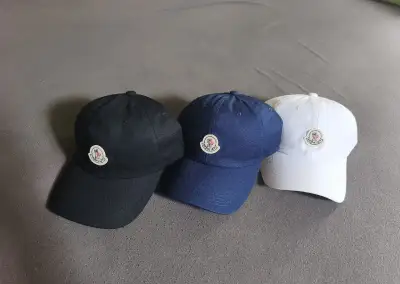 Moncler Kšiltovka 3ks