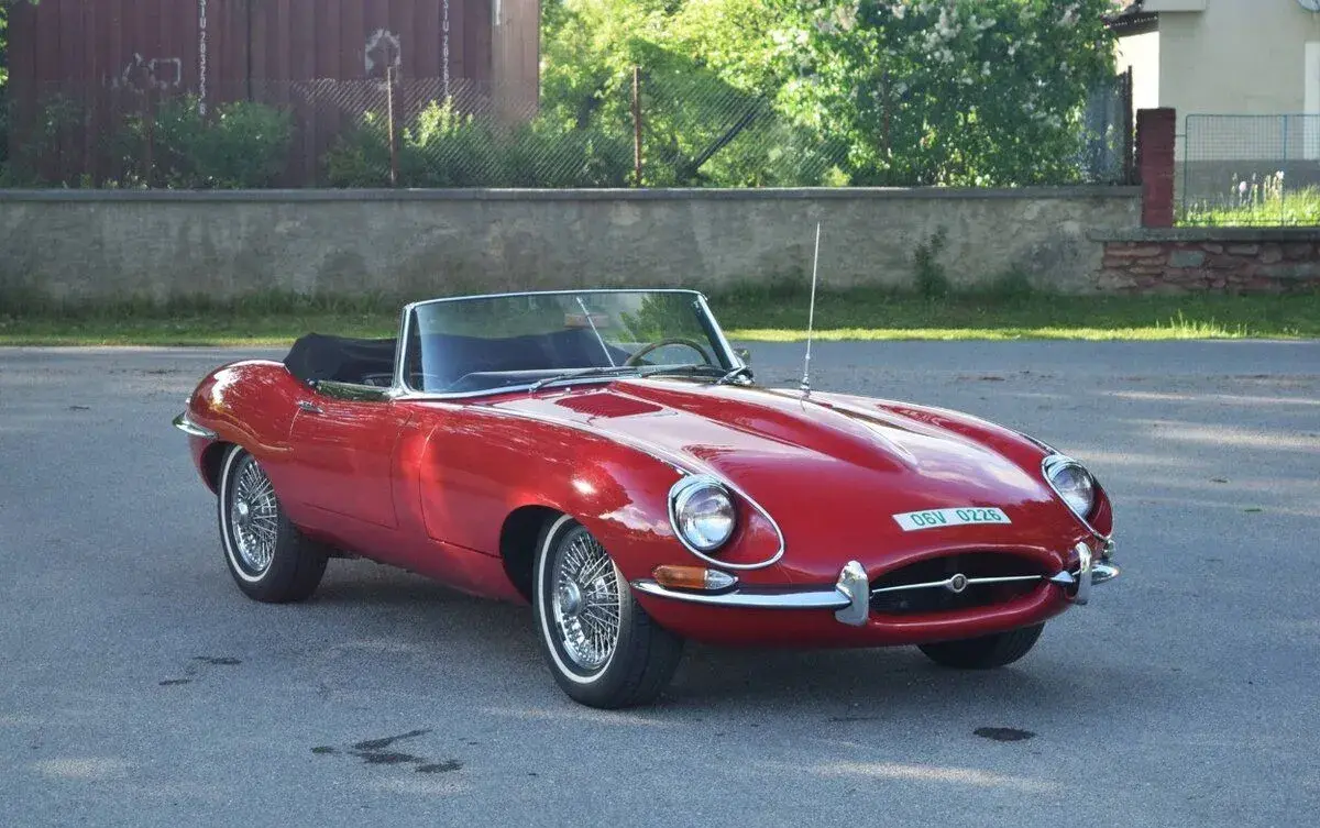 Jaguar E-Type – 240 km