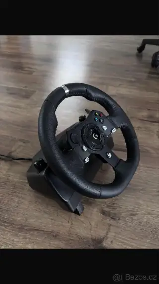 Logitech G920 Driving Force v černé barvě