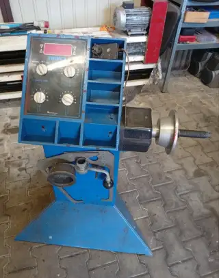 Vyvažovačku TWINCO České výroby.