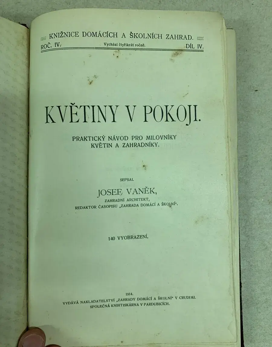 Kniha - Květiny v pokoji