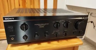 Sony TA-F550ES – špičkový stereo zesilovač řady ES