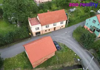 Rodinný dům 3+1 a 2+1, zahrada, stodola
