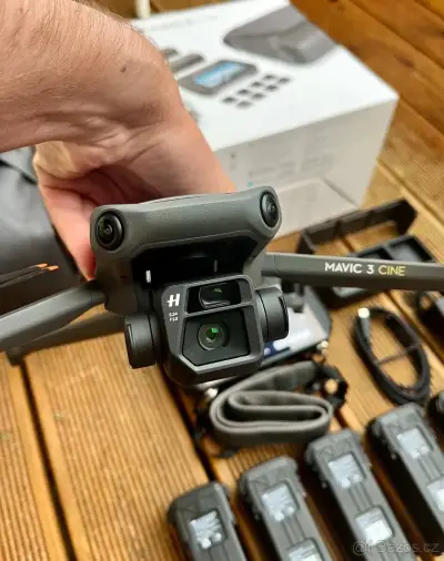 DJI Mavic 3 CINE - FlyMore Combo
