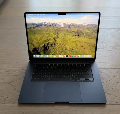 NOVÝ APPLE MACBOOK AIR 15” M3/256GB/16GB/BATERIE 100%