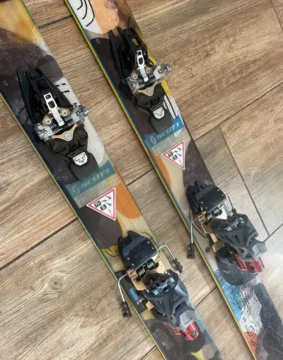 Freeride skialp lyže SCOTT vazaní DYNAFIT pásy ARMADA