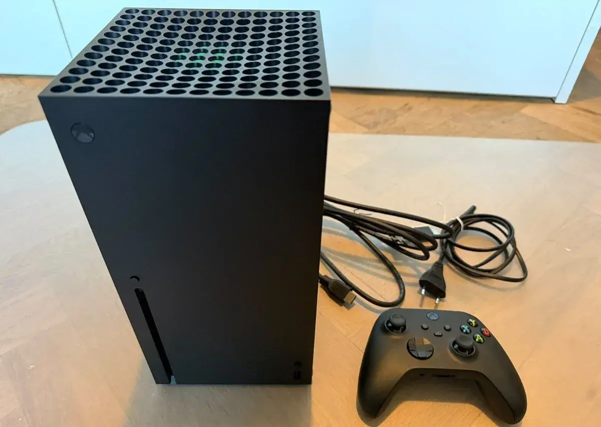 Xbox Series X 1TB Carbon Black + 2 originální ovladače