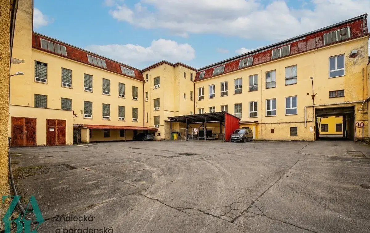 Pronájem skladu, 323 m2, Cheb, ev.č. 01168
