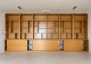 Obrovská designová knihovna 540 cmx240 cm, skvělý stav