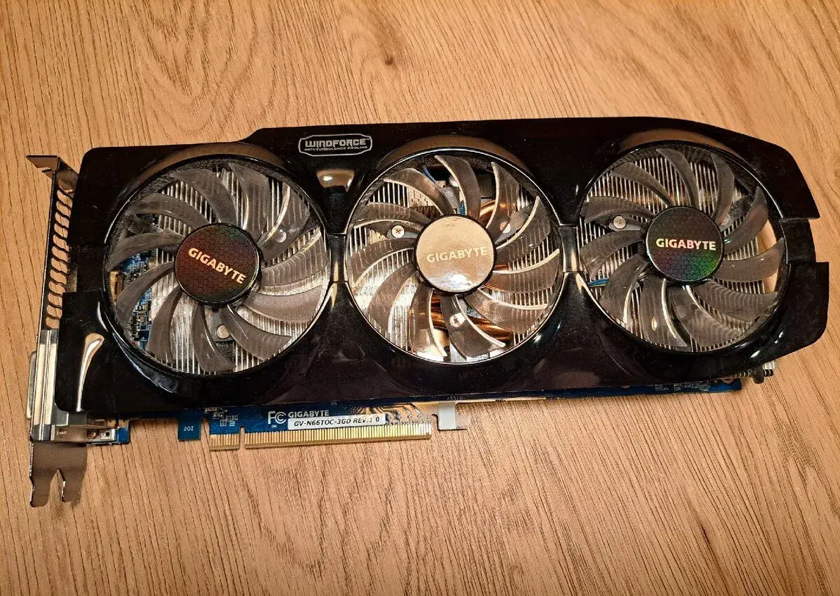 GIGABYTE GeForce GTX 660 Ti 3 GB GDDR5