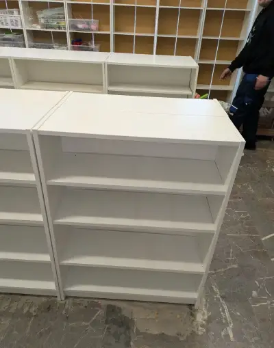 SKŘÍŇ - KNIHOVNA - LEGENDÁRNÍ IKEA BILLY - VÍCE KUSŮ