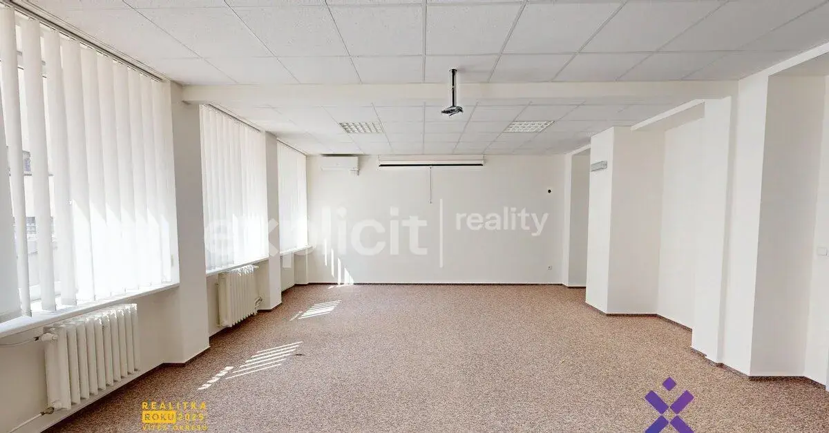 Pronájem kanceláře v Centru Zlína, 50 m² - Zlín Zárámí