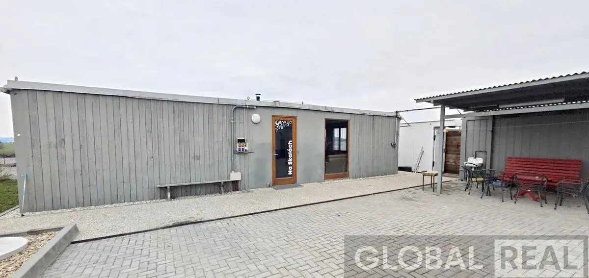 Pronájem ubytování v zařízených buňkách se společnou kuchyní