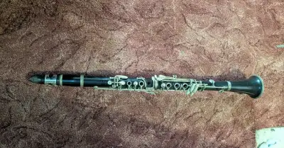 Starý dřevěný Bb klarinet Amati Kraslice