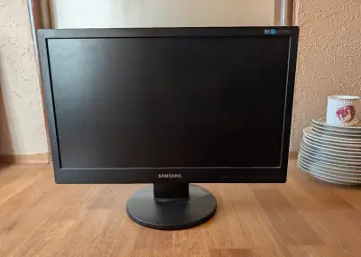 monitor Samsung SyncMaster 2243SN – plně funkční