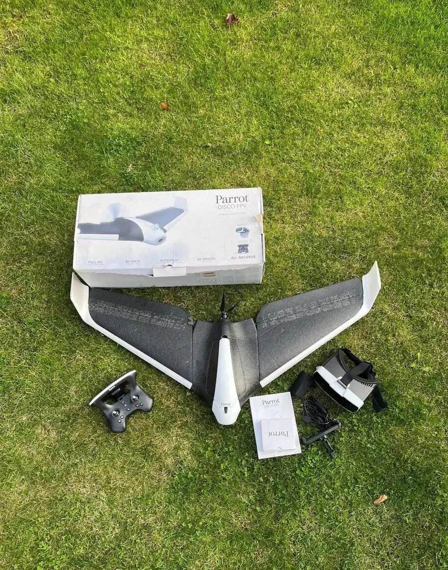 FPV letadlo Parrot Disco