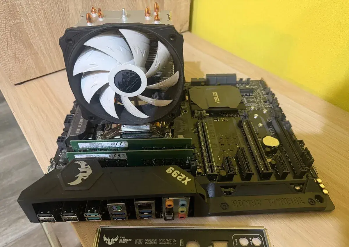 ASUS TUFX299 MARK 2+i7-7820X+32 GB DDR4 RAM+chladič