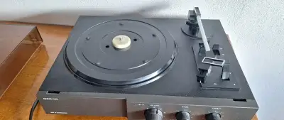 gramofon Tesla NZC 030