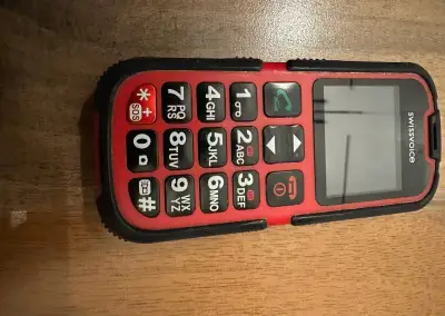 Mobilní telefon na náhradní díly značka SWISS VOICE SV39 .