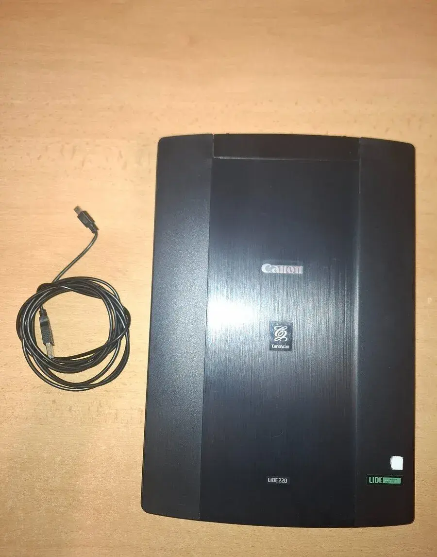 Scaner CANON LIDE - málo používaný