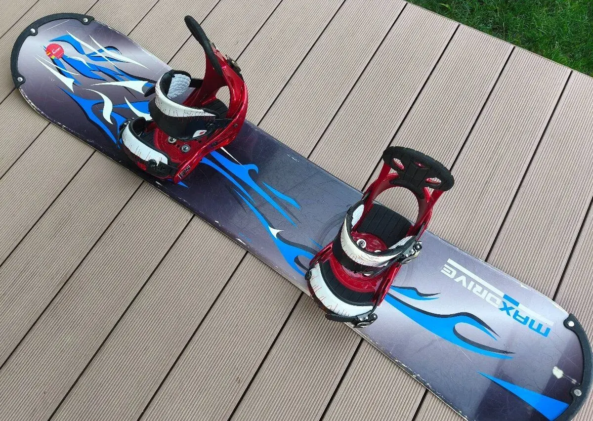 Snowboard značky MaxDrive. Velikost 142cm.