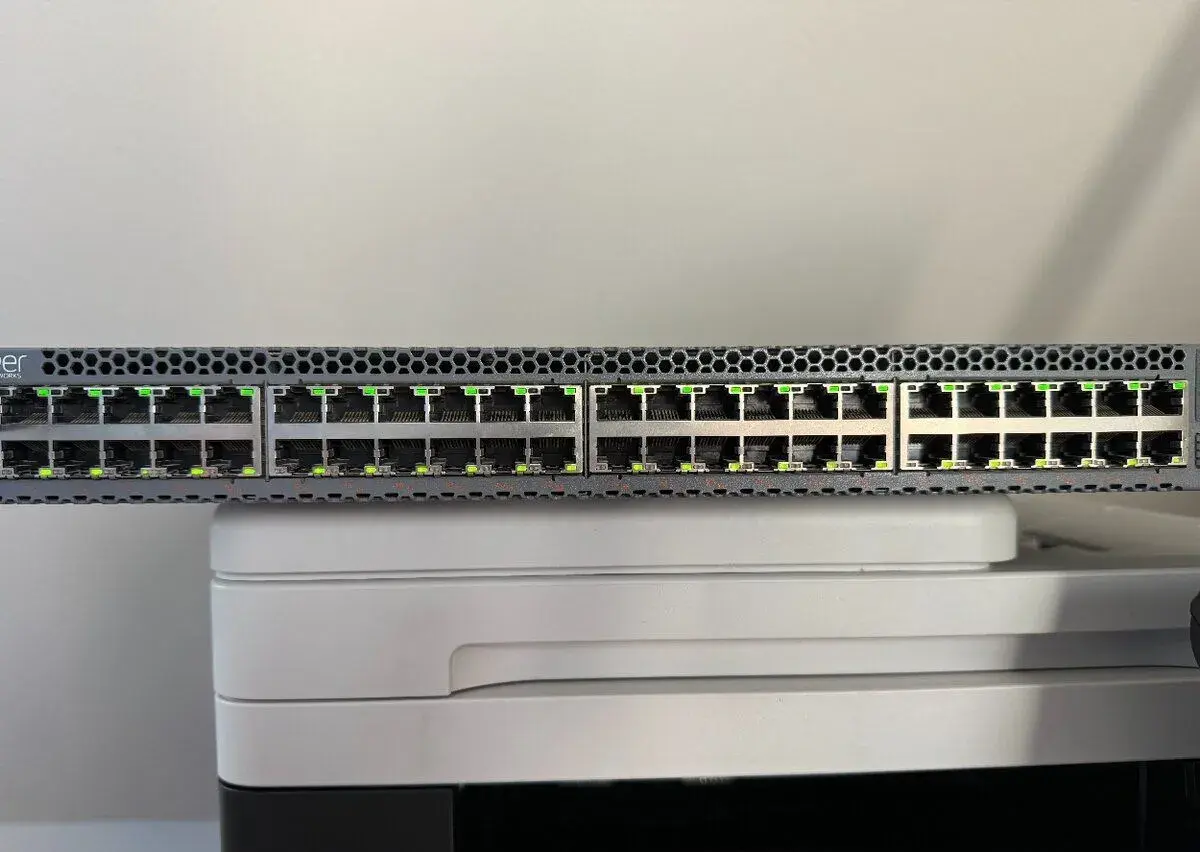 Juniper EX3300 48 portu PoE+ 4 x SFP+ 1/10