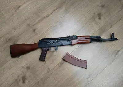 AKM Essential E&L (mosfet verze)