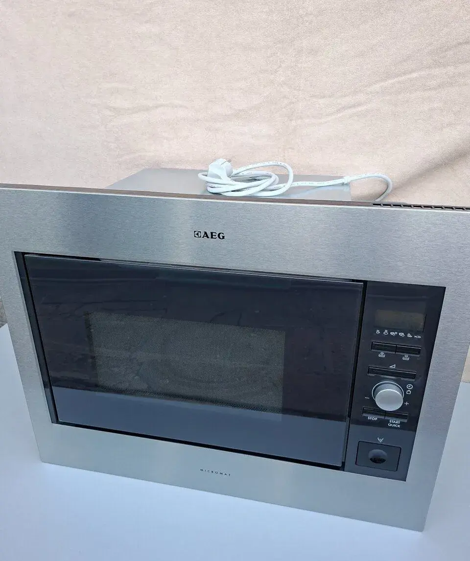 Vestavěná mikrovlnná trouba AEG Micromat MC2664E - m