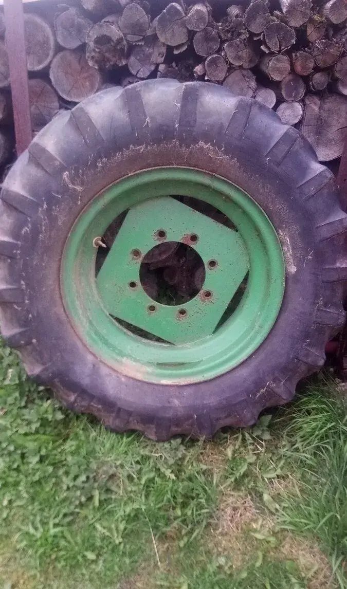 Zetor 25 A,Škoda 30-kolo z traktoru