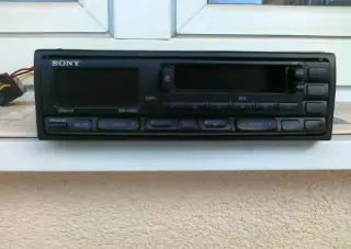 Autorádio SONY--.