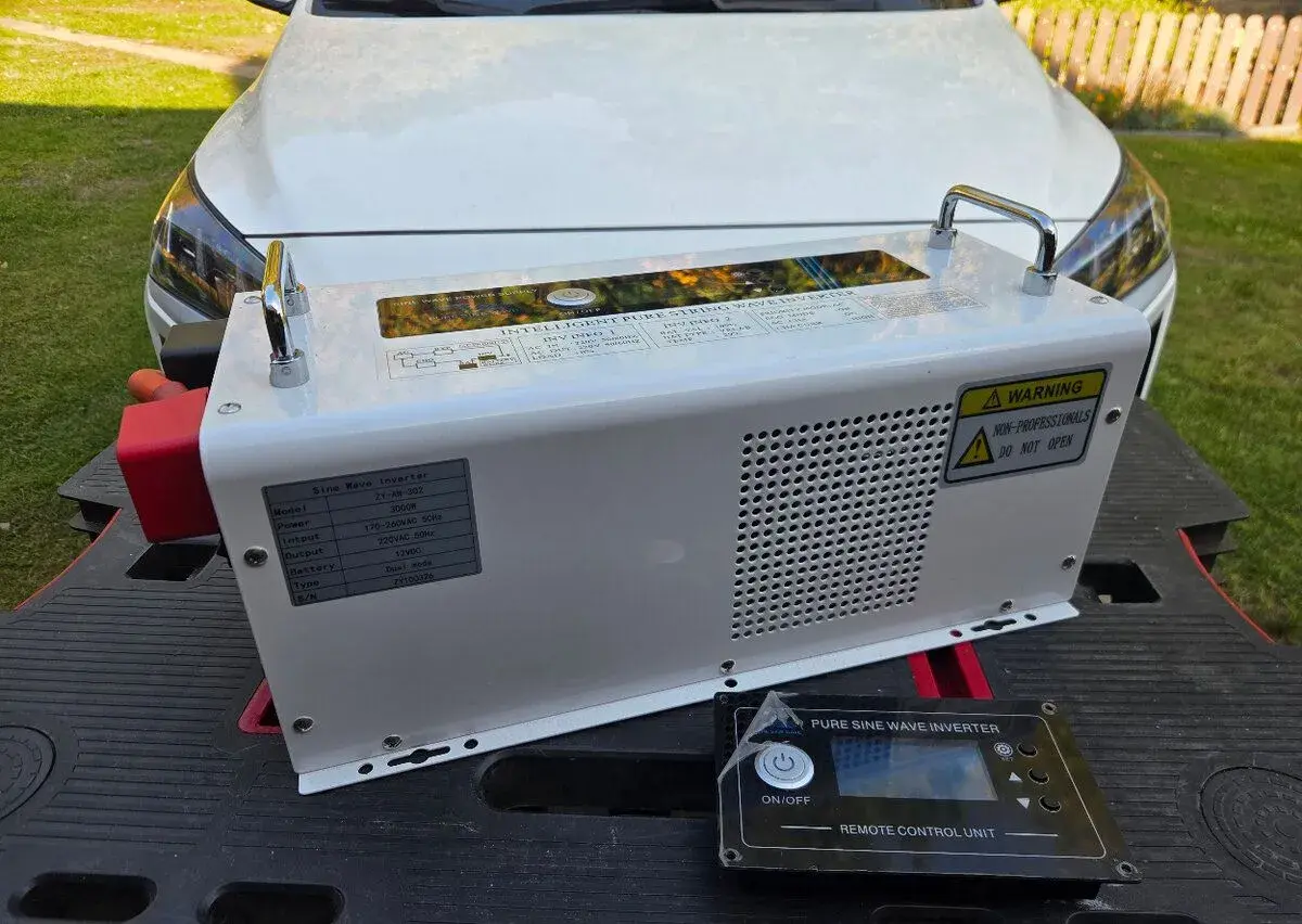 Měnič napětí 12V/230V 3000W čistý sinus + nabíječka + UPS