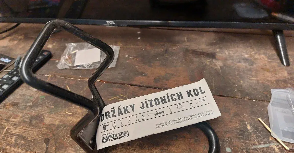 3x nástěnné držáky na kolo