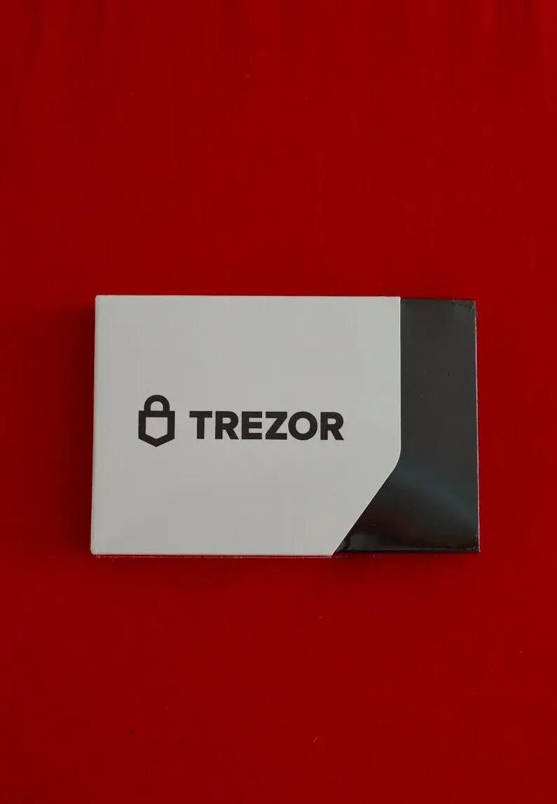 Trezor Model T - hardwarová krypto peňeženka