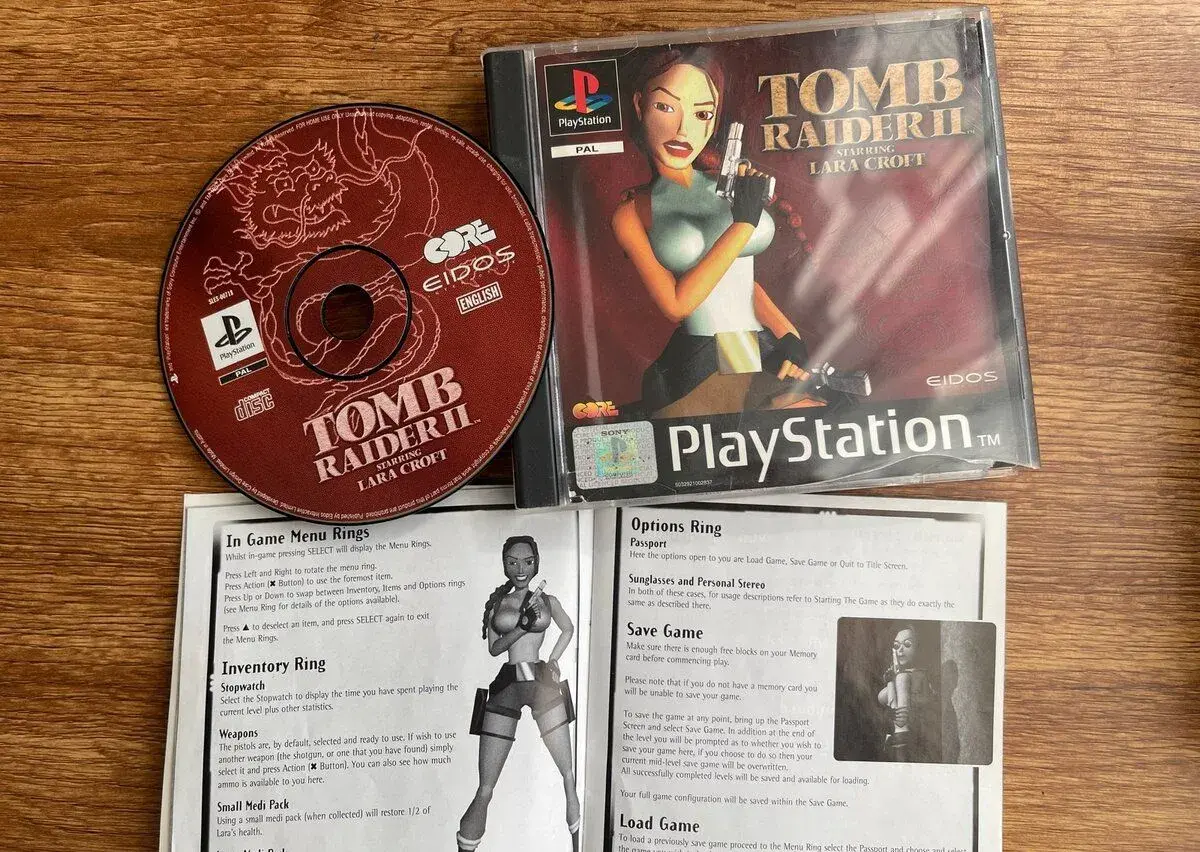 PS1 hra Tomb Raider 2 Lara Croft
