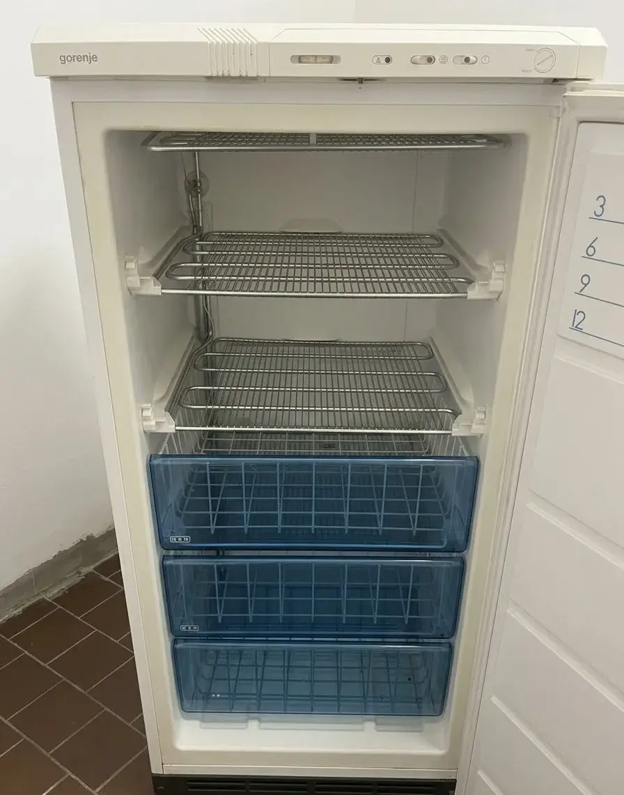 Šuplíkový mrazák Gorenje – plně funkční, čistý
