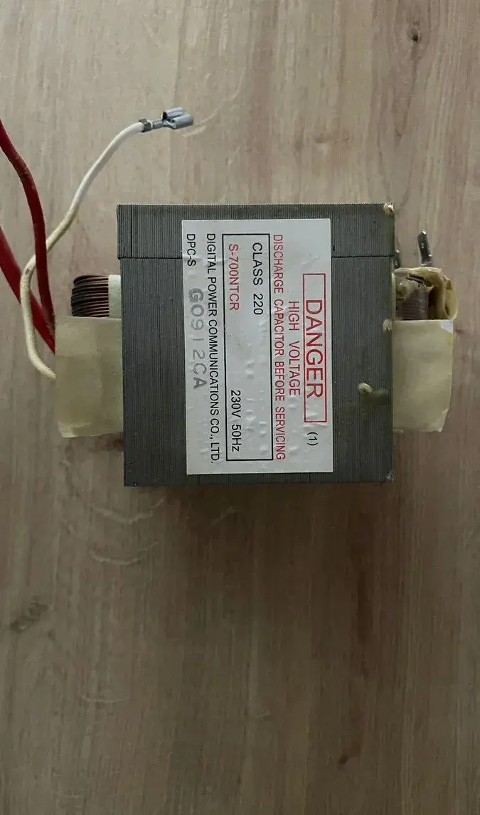 Mikrovlnka transformator S-700NTCR