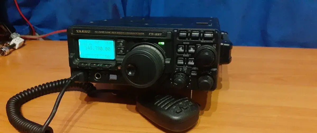 YAESU FT-897D