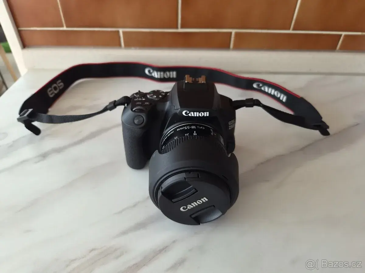 Canon 250D včetně příslušenství