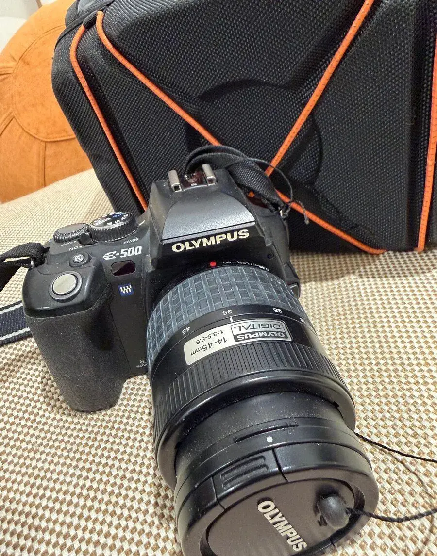 Olympus E-500 (kompletní set - blesk, 2 objektivy.)