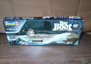 122 - plastový model ponorky Das Boot s plakátem